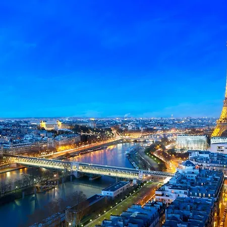 Tour Eiffel - Eglise 2 Paris